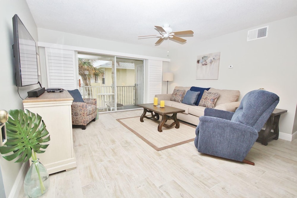 Colony Beach Club 241