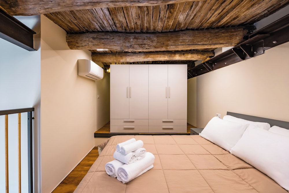 La Pinacoteca Aparthotel by NapoliApartments