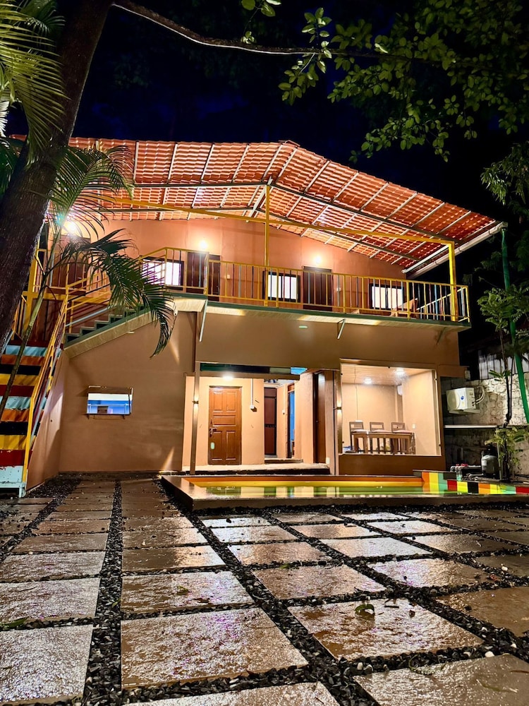 Lost Paradise A Social Hostel