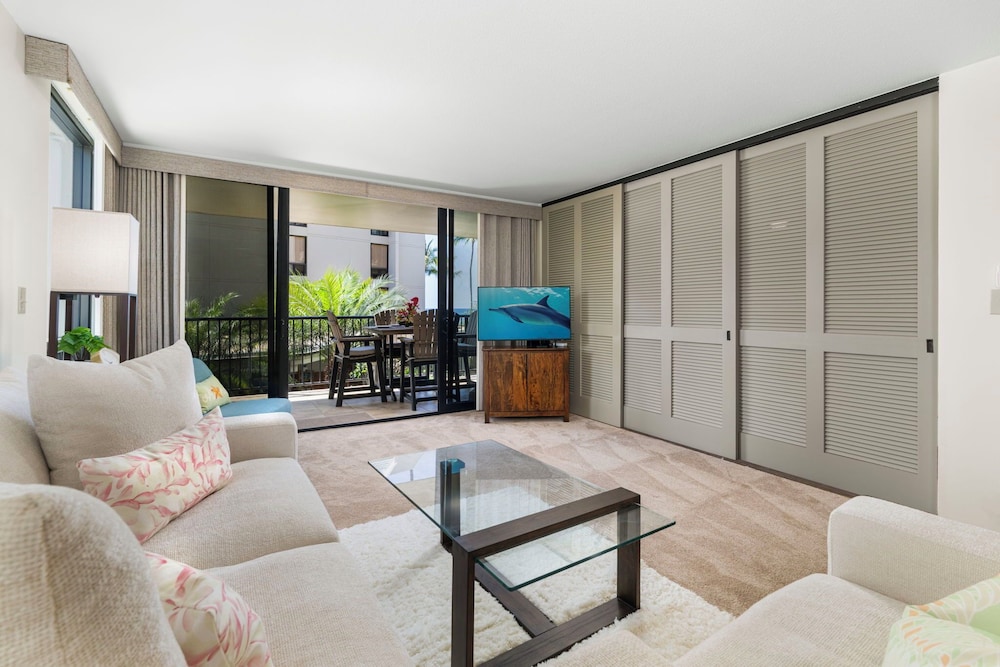 Oceanfront Island Living - Beautiful Kona Condo for Extended Stays - Vrkcv