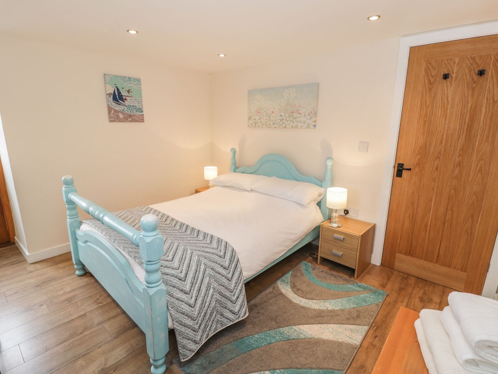 Hendoll Cottage 2 view 3