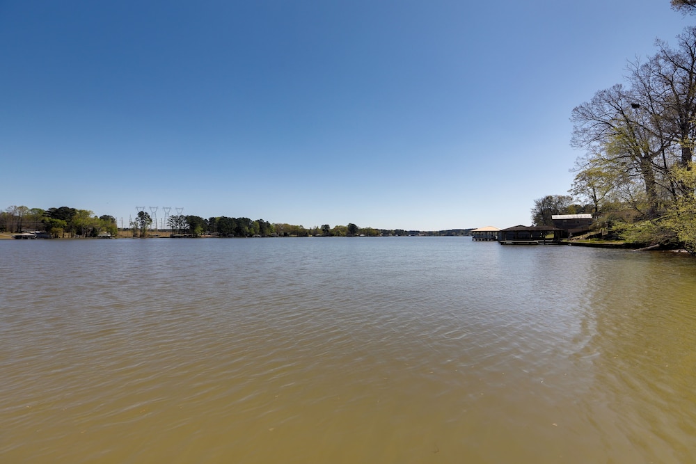 Milledgeville Vacations - Pet-friendly Milledgeville Home on Lake Sinclair! - Property Image 6