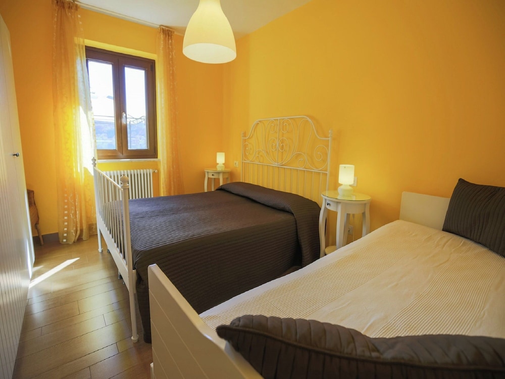Belvilla by OYO Lake-view Holiday Home With Garden view 3