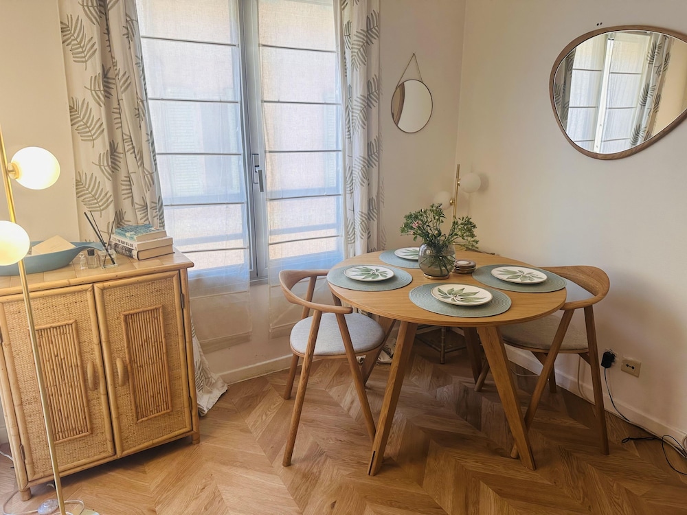 Lovely one Bedroom Apartment With Balcony Wifi Just Minutes Walk From Palais and Cannes Beaches - 109