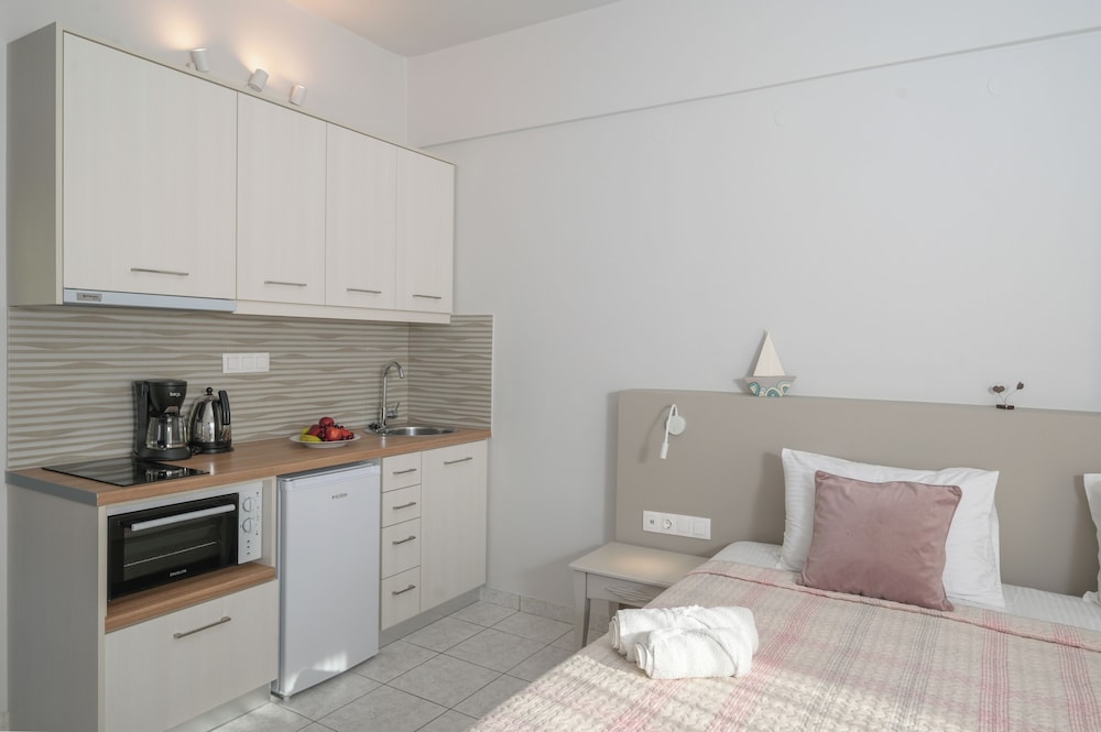 Antonis Apts - Physio Fitness Retreats