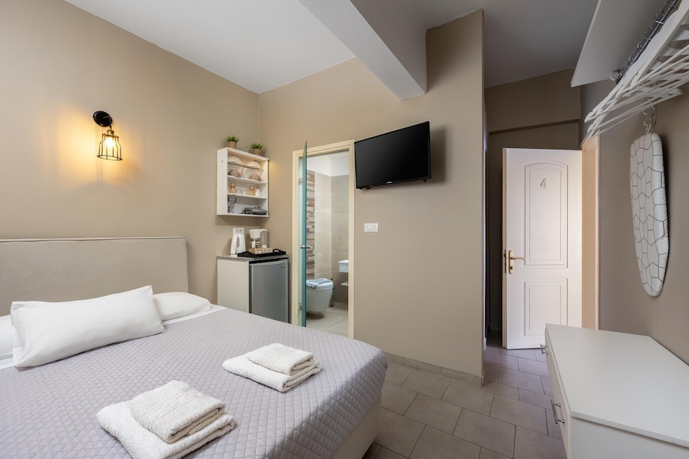 Maravelias Rooms