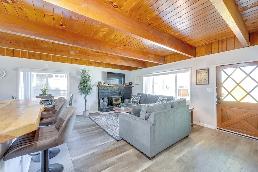2 Mi to Trails: Modern Mountain Condo in Big Bear