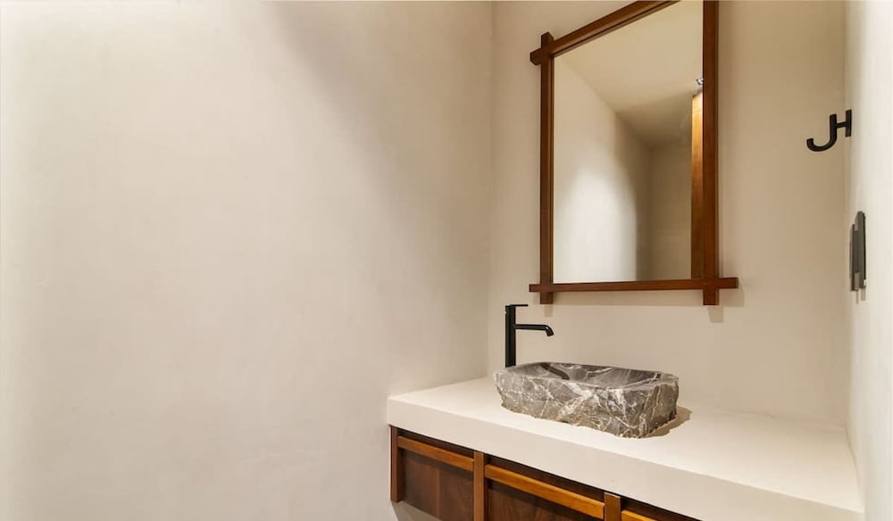 2BR w Private Pool - Steps Away From the Beach