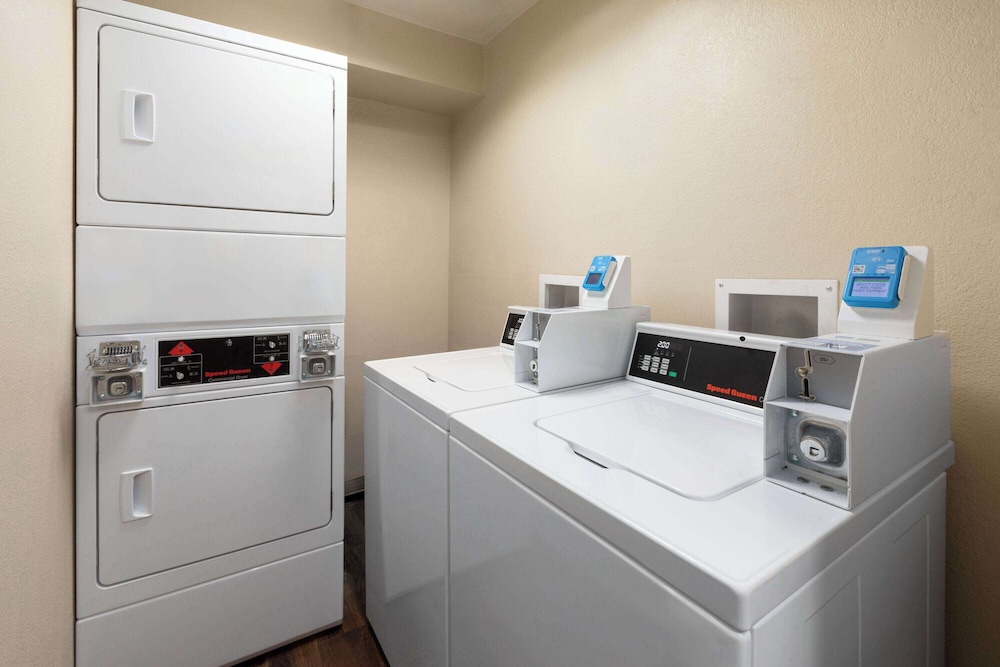Sheboygan Vacations - La Quinta Inn by Wyndham Sheboygan - Property Image 11