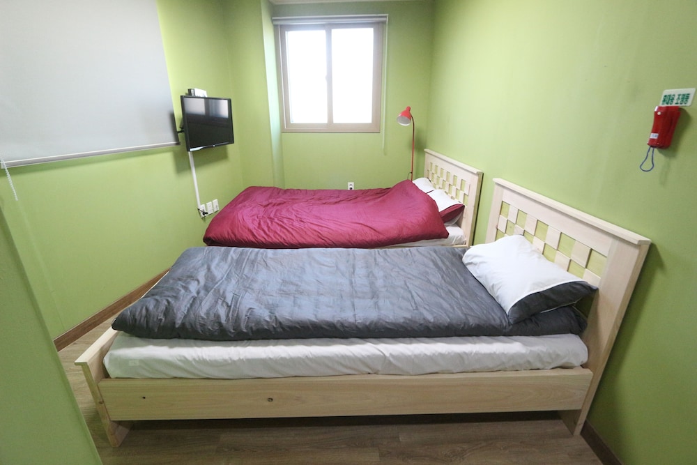 Midtown Hostel
