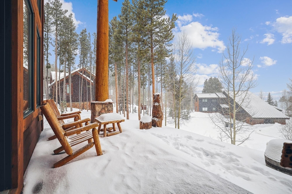 Timber Heights Lodge 3 Bedroom Home by RedAwning