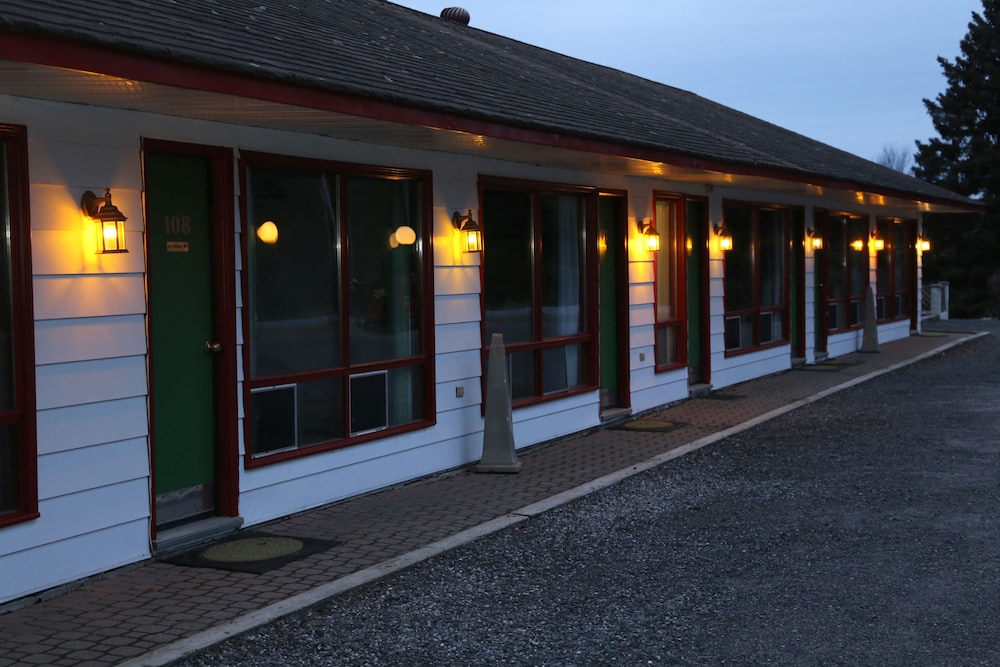 Arrowhead Inn by Baaman's
