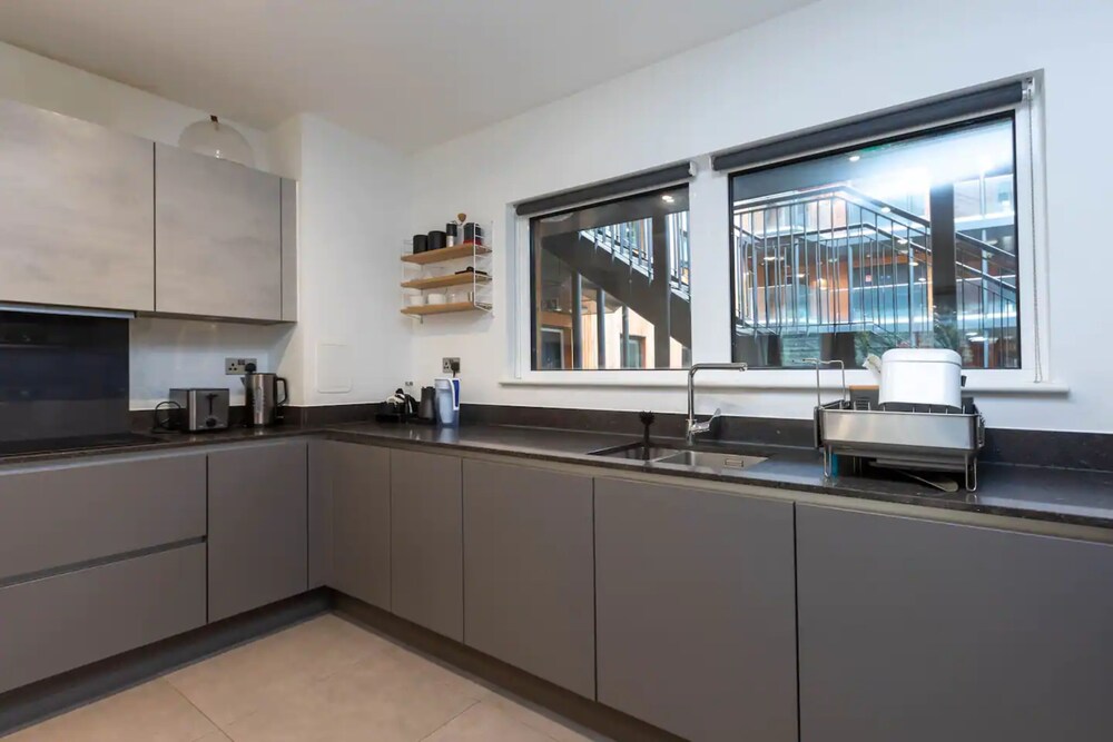Modern Family Friendly 2 Bedroom Flat in Hackney Wick