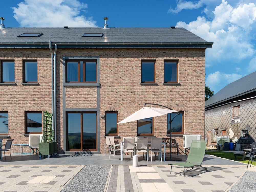 Spacious Getaway Near Spa F1