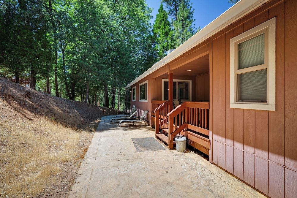 Groveland Vacation Rental Near Pine Mountain Lake!