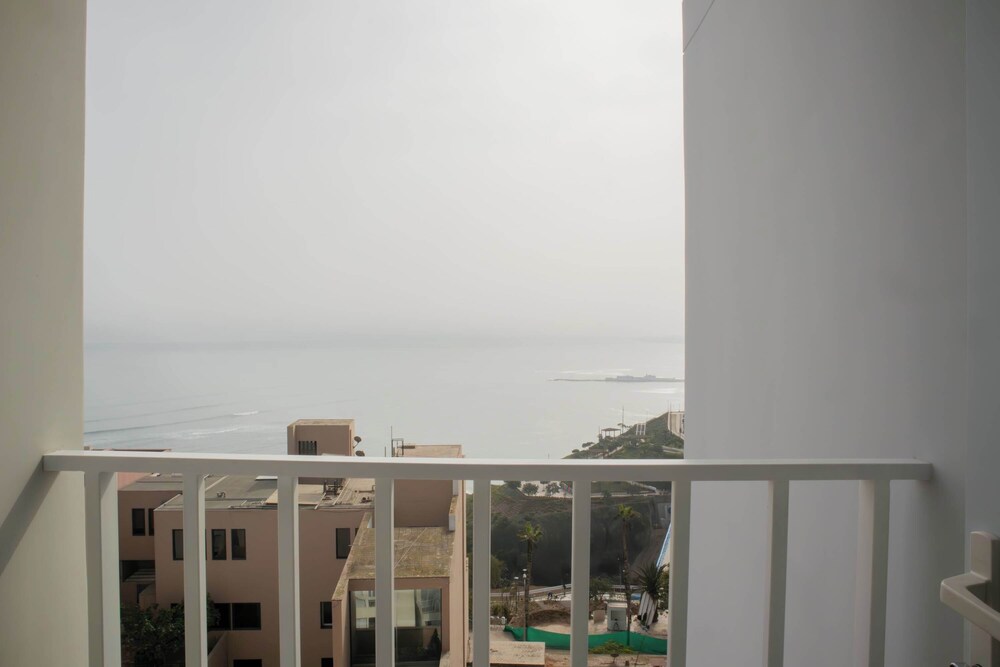 w Trendy 2BR Apartment w Pool in Barranco