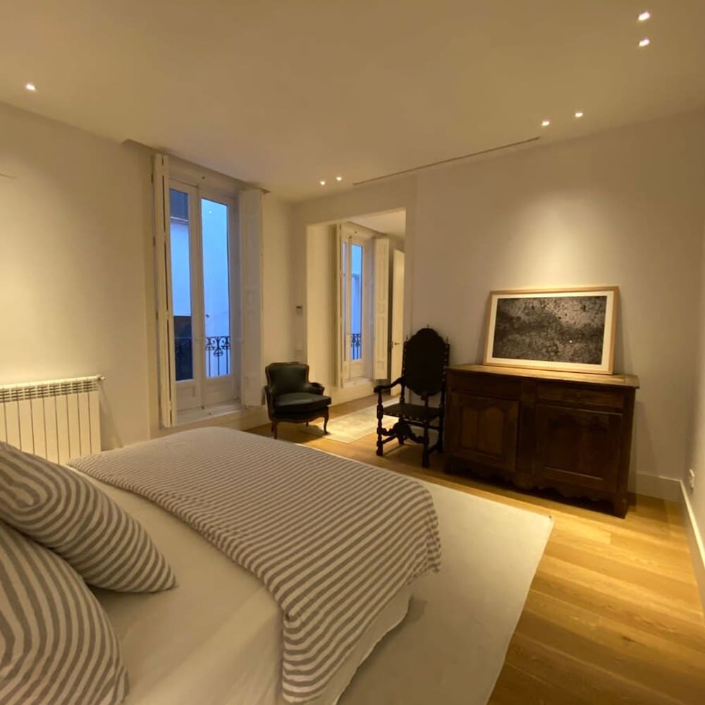 The Pelayo Majestic Luxury 3 Bedroom in Chueca