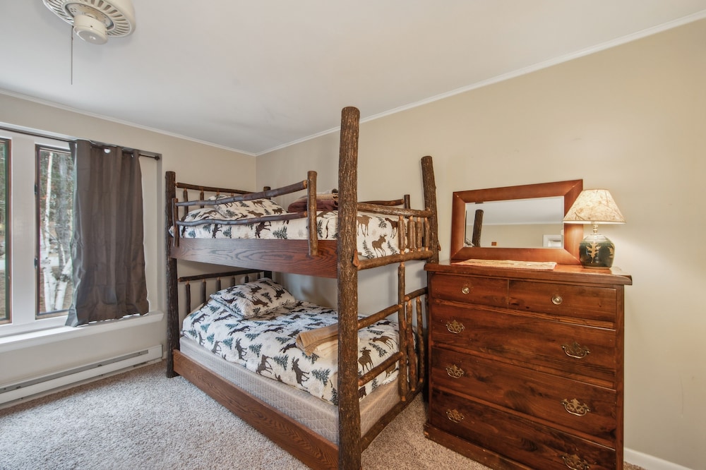 Freebern 18B - Renovated one-of-a-kind with Adirondack style 3 Bedroom Townhouse by The Summit at Gore Mountain