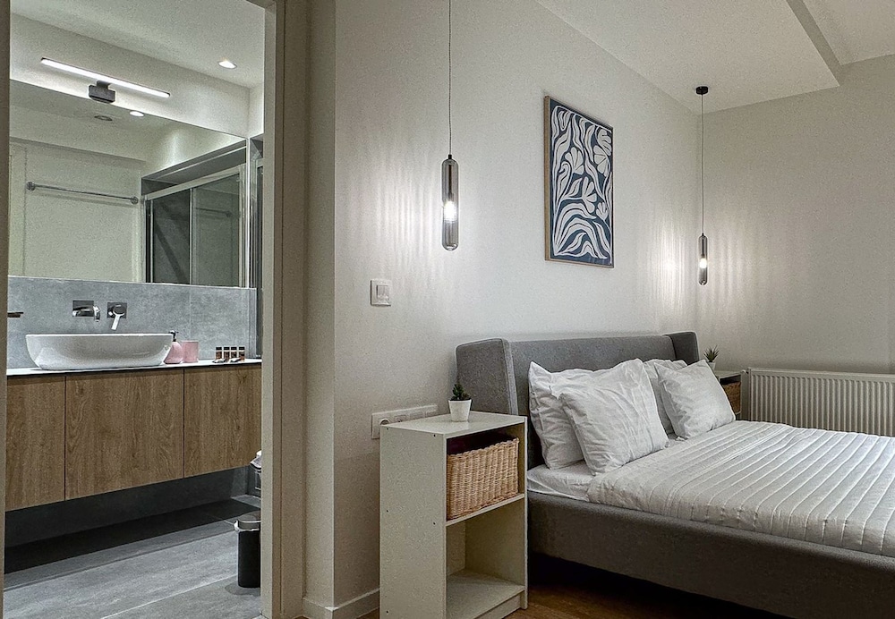 LIV - Modern Comfort Oasis in Pagrati