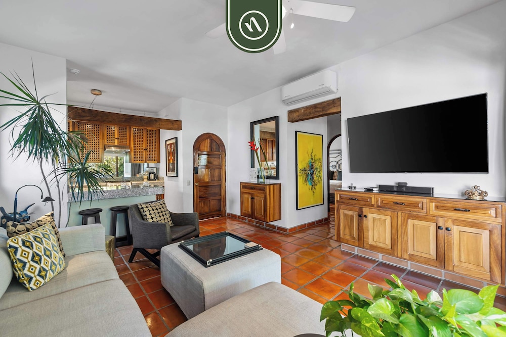 Stylish 2 BR Condo in Romantic Zone - Rooftop Pool