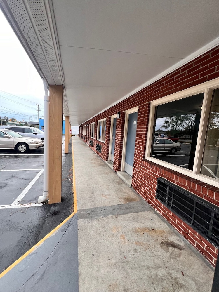BUDGET INN