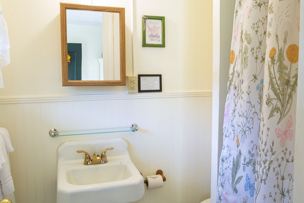 The Chimney Rock Inn & Cottages