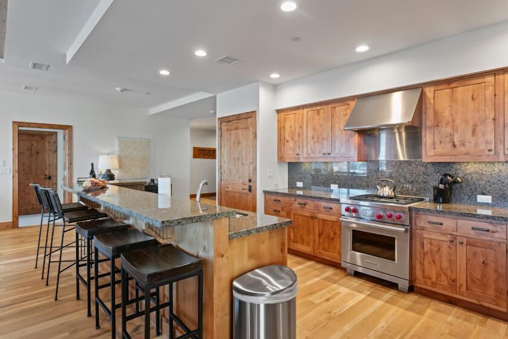 305 - Three Bedroom Shooting Star 3 Condo