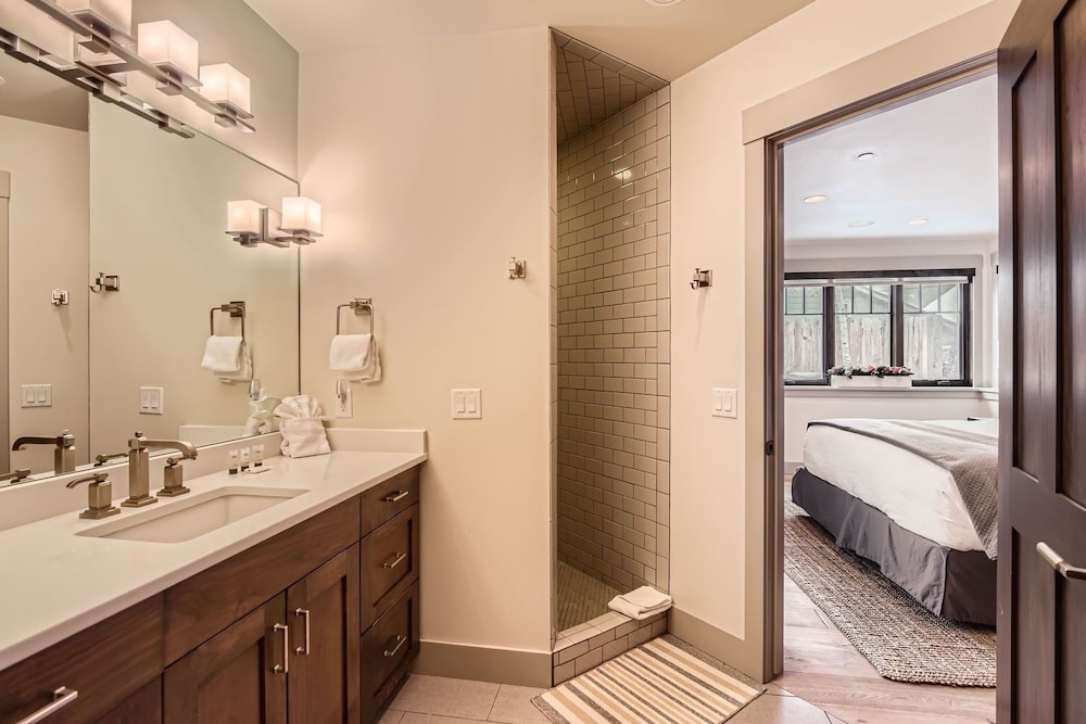 916 Empire Skiers Secret 4 Bedroom Home