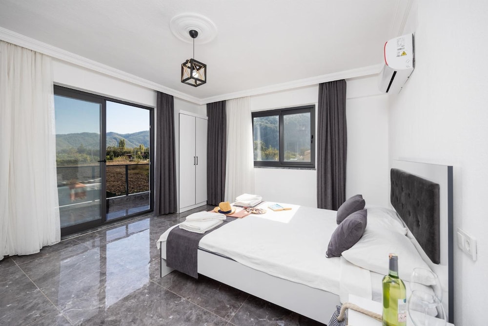 Villa Grand Yasar 4 With 4 Bedrooms and 4 Bathrooms