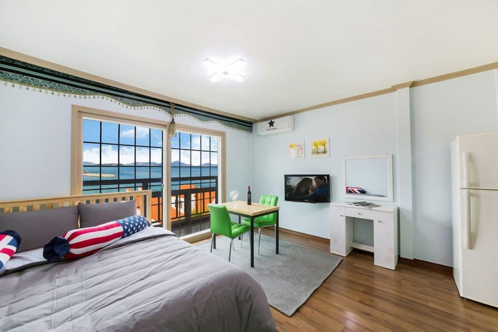 Geojedo Ocean View Dumo Mongdol Pension