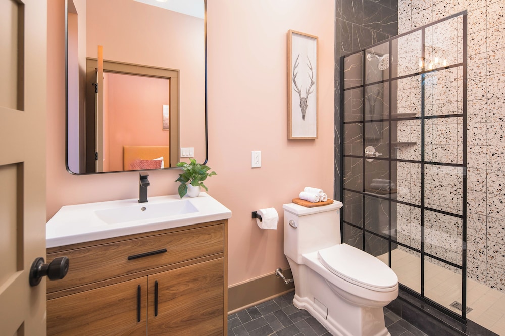 2 Mi to Beech Mtn Resort! 8,000-sq-ft Luxe Escape