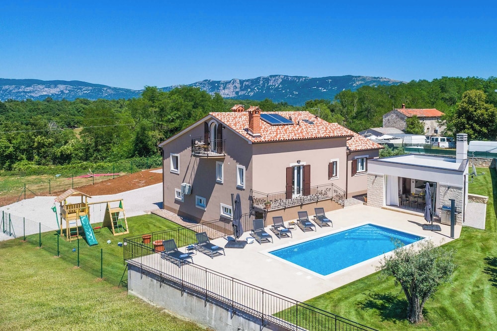 Villa Rosewood