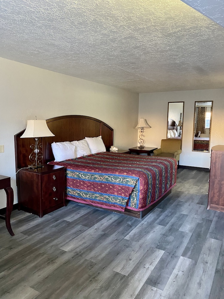 Four Corners Inn