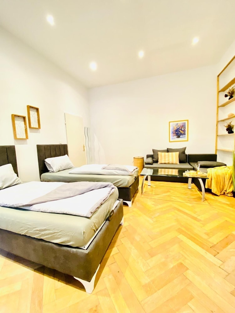 Bright and Spacious 2BR Flat Westbahnhof