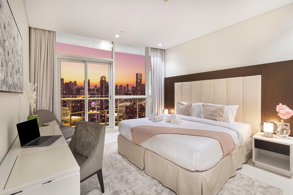 DAMAC Suites by Hostiva – Burj & Fountain