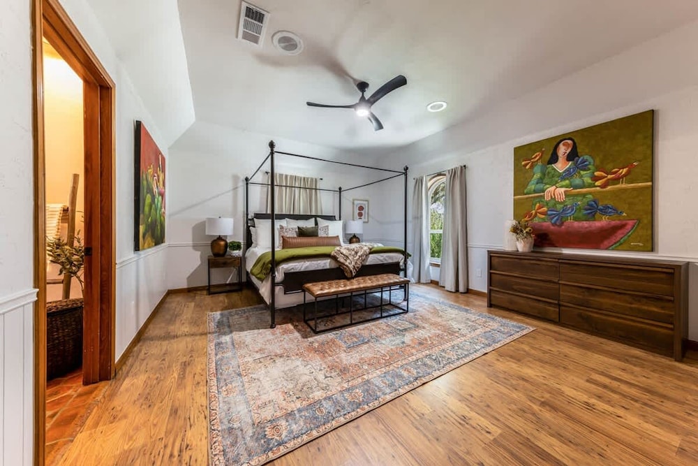 Spacious 90-acre Ranch Ideal for Families Reunions Events Sleeps 13 San Marcos River Access