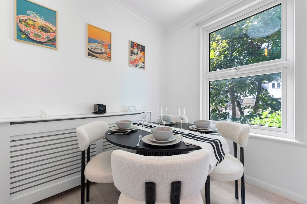 Charming London Apartment Near City Center