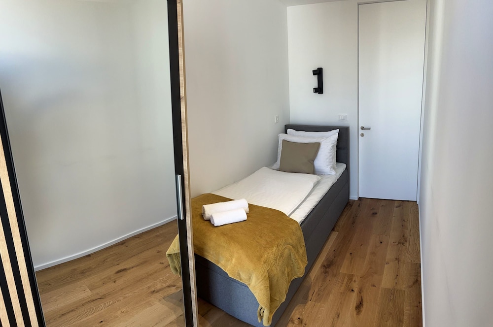 Garden Residence - Premium Downtown Apartment