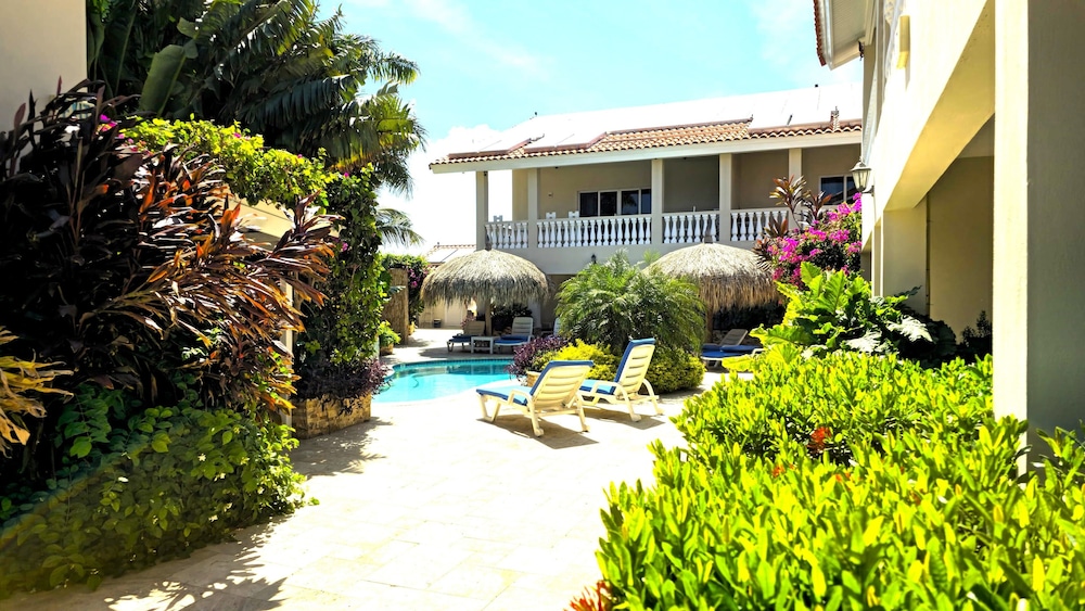 Brand new 2-bedroom Apartment 2 km From Eagle Beach