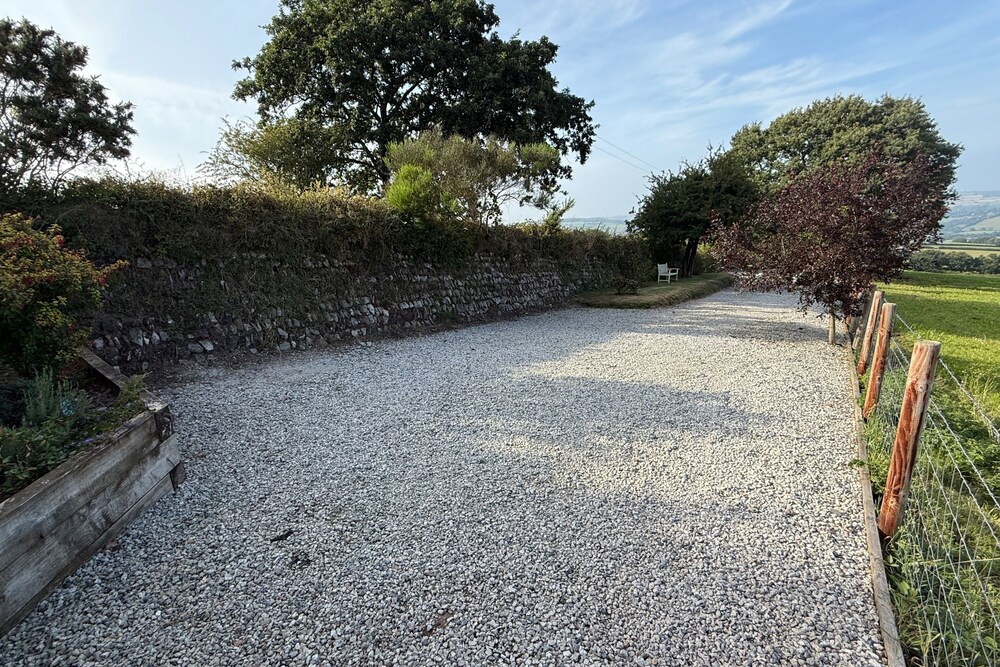 1 Bed Cabin-sleeps 2, Hot Tub, Garden, Pets, Views
