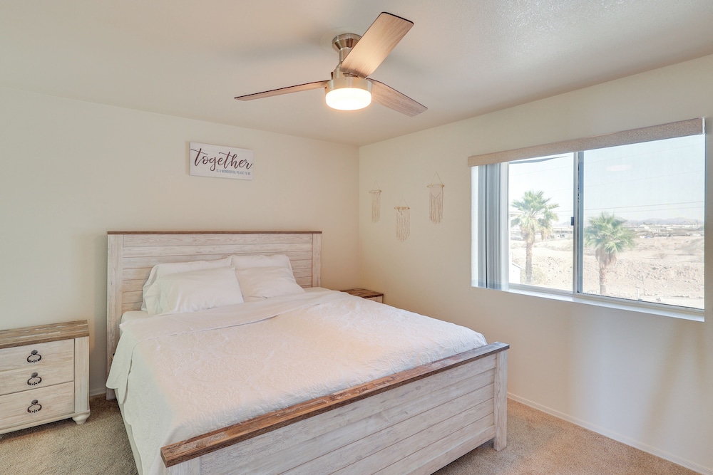 Pool Access & Mtn Views: Lake Havasu City Condo!