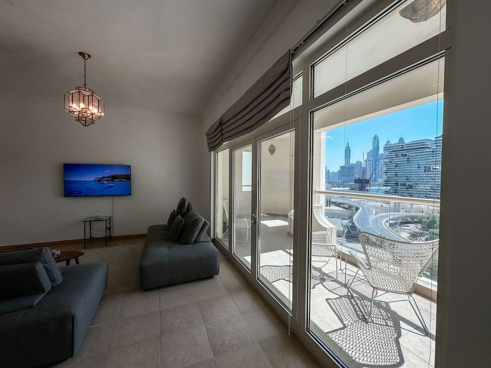 Upgraded 2BR Apartment at the Beach - Shoreline 1