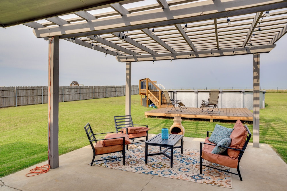 Golf, Swim, Relax: Oklahoma Ranchland Retreat