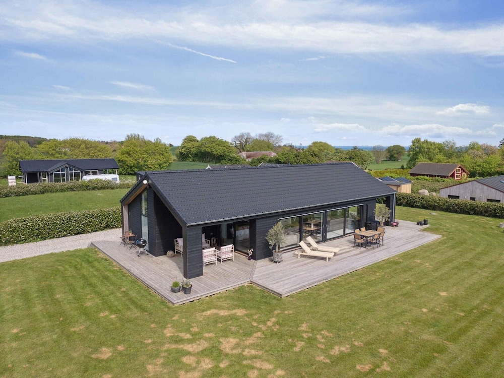 5 Star Holiday Home in Humble