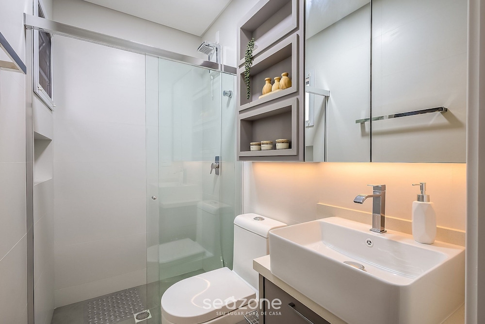 Modern 3BR apt Near the Beach Ema0201