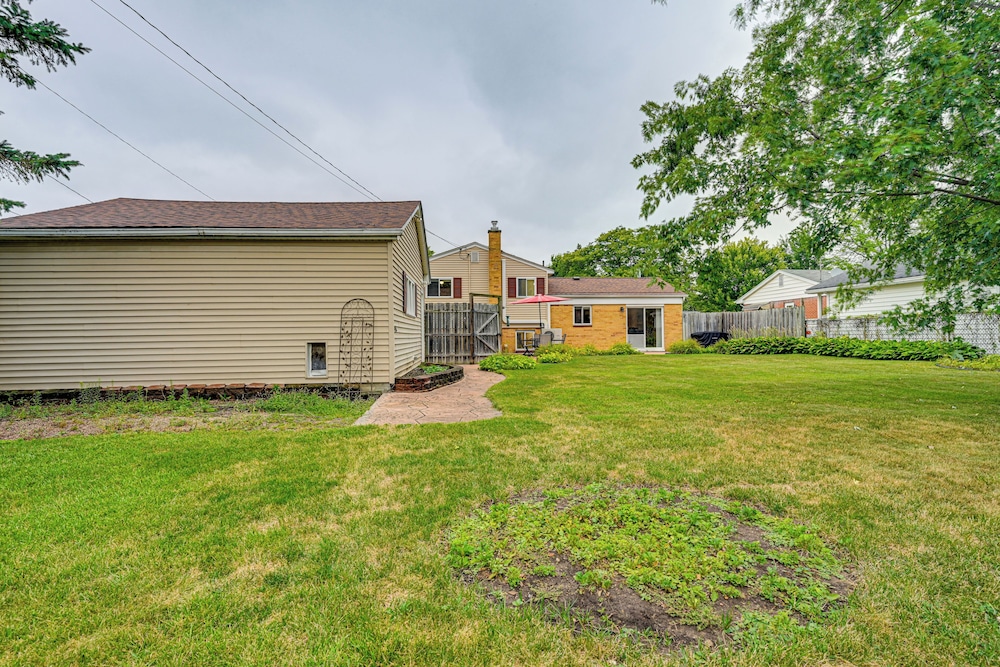 1 Mi to Dtwn: Suburban Home w/ Yard in Owosso