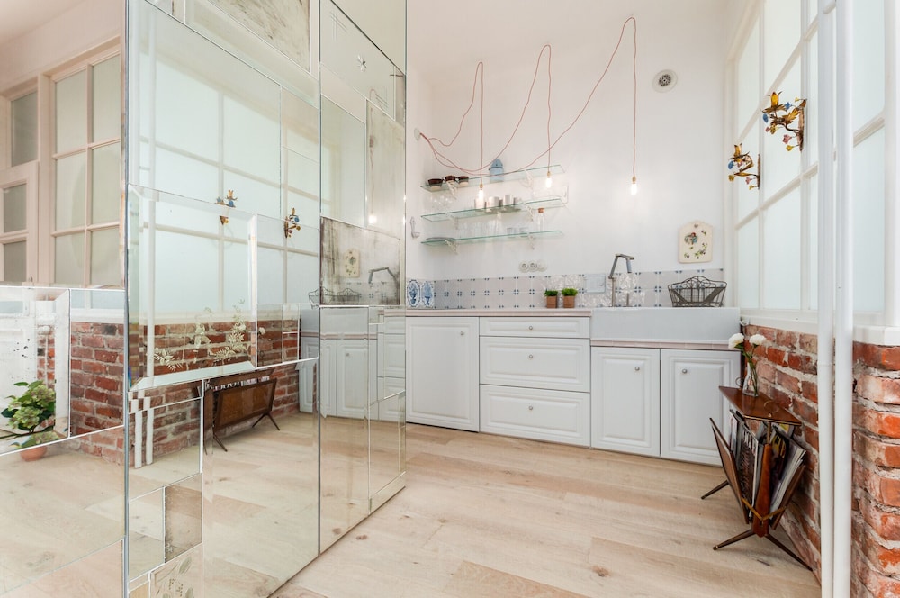 Studio Warsaw Krzywe Kolo by Renters view 2