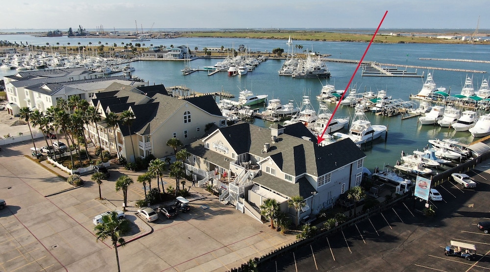 Blue Marlin at Trout Street Balcony w Marina Views Walk to Port A Nightlife