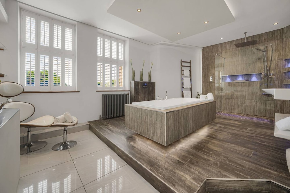Chic Luxury - Central - Beach Access - Wind