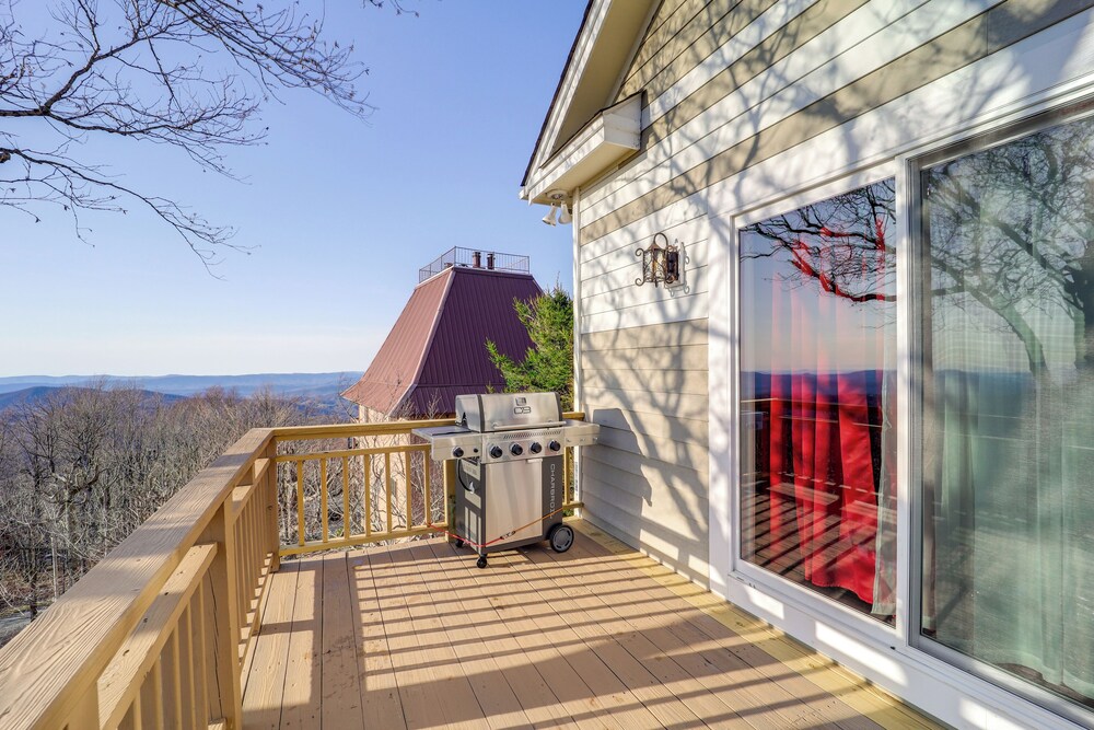 3 Mi Beech Mtn Resort: Cozy Studio w/ Deck & View!